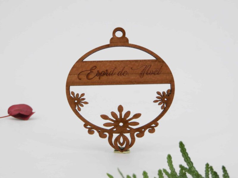 Boule de Noël ajourée - Autour De Nous Créations