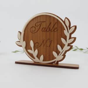 Pancarte de table bi-matières (bois et acrylique) - Autour De Nous Créations