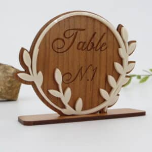 Pancarte de table bi-matières (bois et acrylique) - Autour De Nous Créations